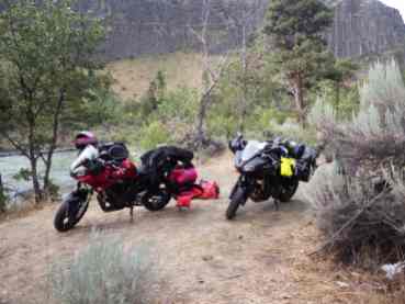 Packing the bikes by the Naches River.